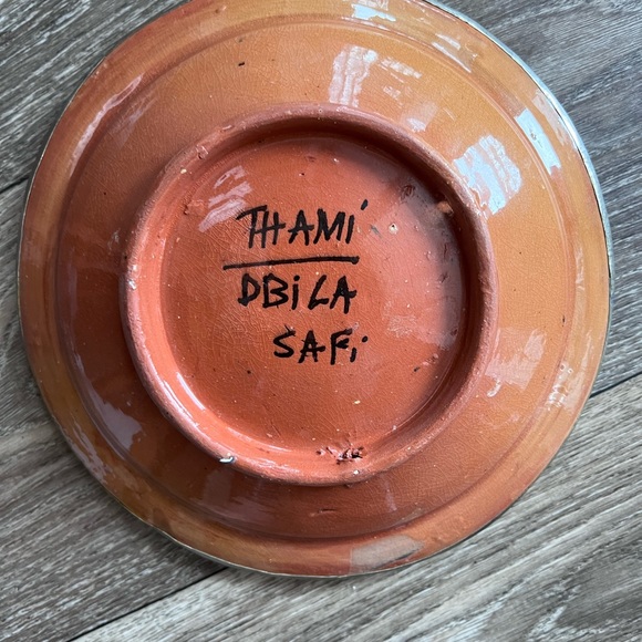 Safi Signed Vintage Moroccan Hand Painted Fish Pottery Wall Plate Bowl Metal Rim - Picture 2 of 11